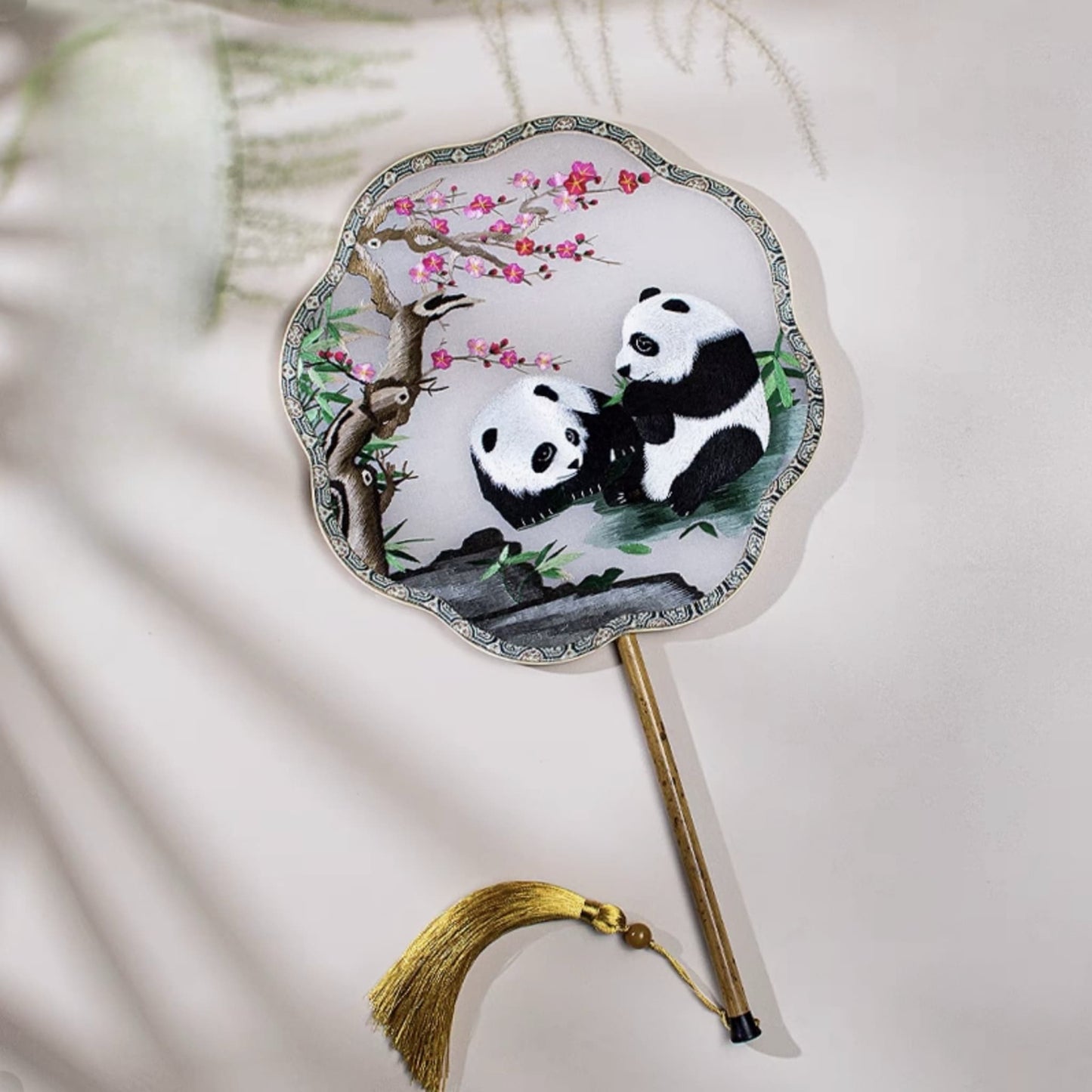 Suzhou Embroidery Fan โ A Masterpiece of Tradition and Elegance ๐ธ