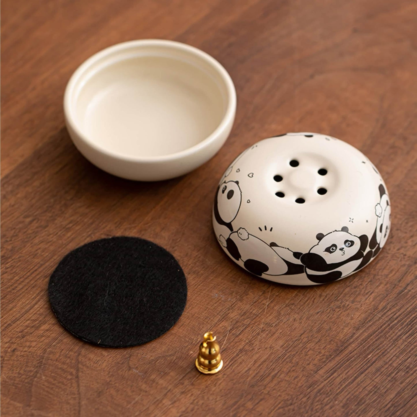 Panda Ceramic Incense Holder – Elevate Your Rituals with a Touch of Panda Peace 🐼🕯️