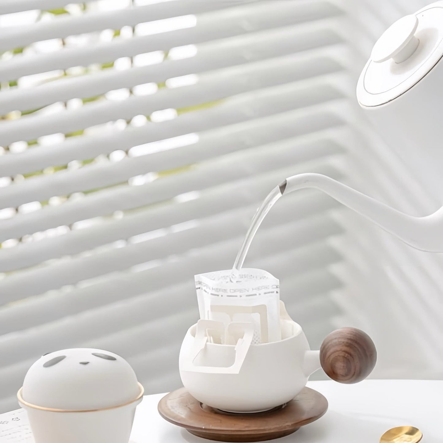 ☕ Panda Sip Mug – Charming Coffee Cup with Panda Lid and Walnut Wood Coaster