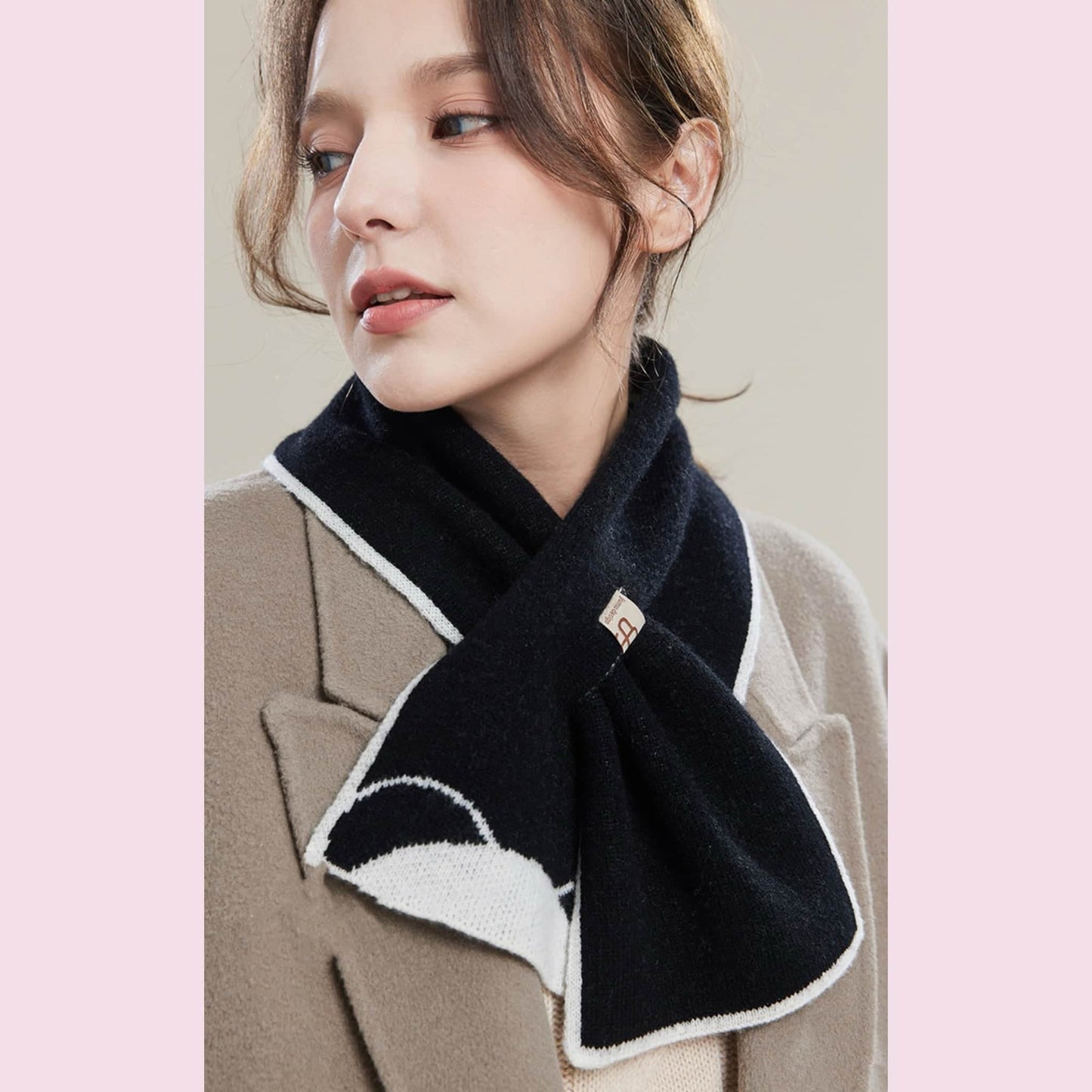 Panda Hug Scarf/Shawl – The Perfect Blend of Fun and Style 🐼💖