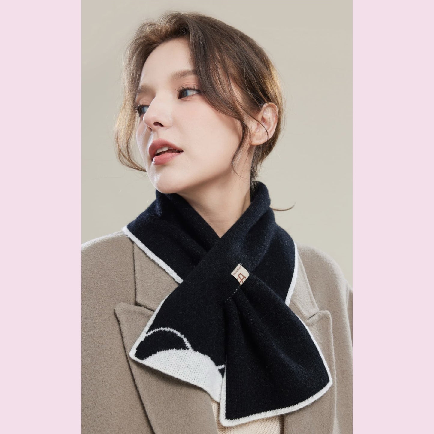 Panda Hug Scarf/Shawl – The Perfect Blend of Fun and Style 🐼💖